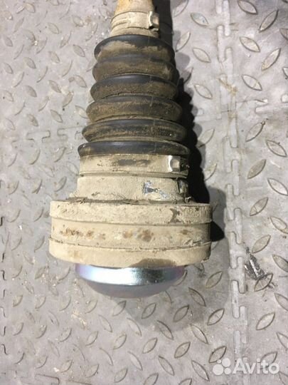 Полуось (привод) передний правый