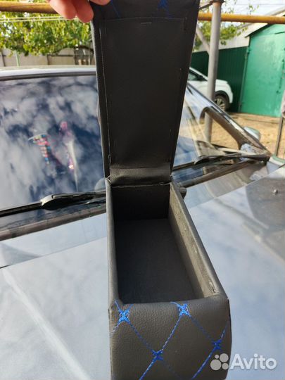 Подлокотник в машину