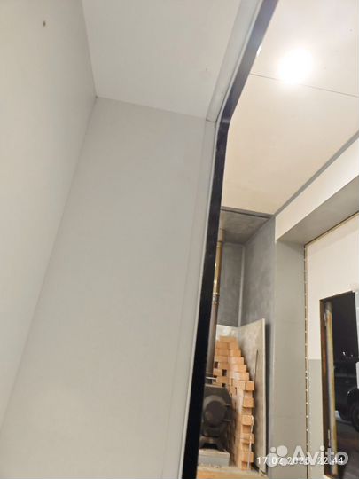 Шкафчик витрина