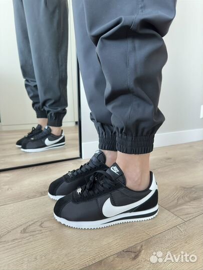 Кроссовки женские черные