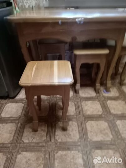 Кухонный стол и стулья