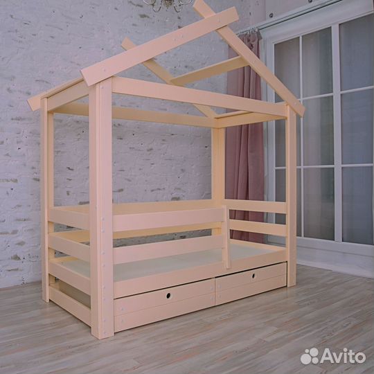Детская кровать из дерева