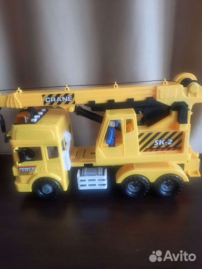 Игрушечный автокран