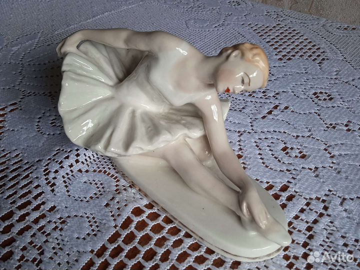 Статуэтка фарфор