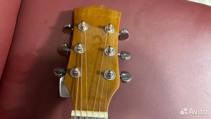 Электроакустическая гитара дредноут