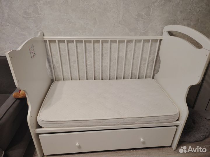 Детская кроватка с матрасом