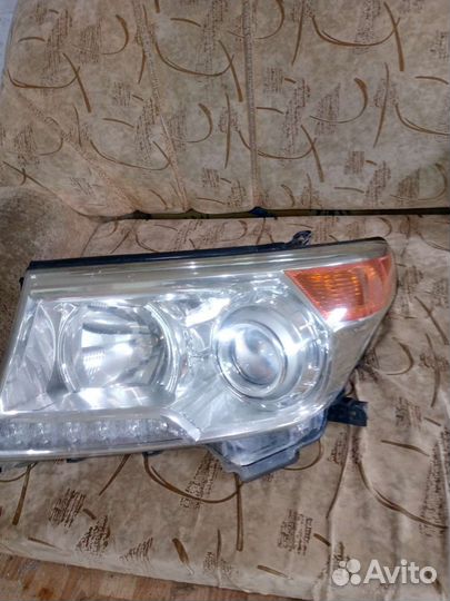 Фара левая и правая Toyota Land Cruiser 200