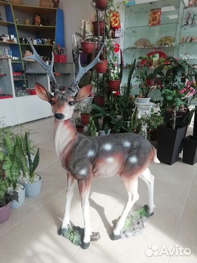 Садовая фигура олень