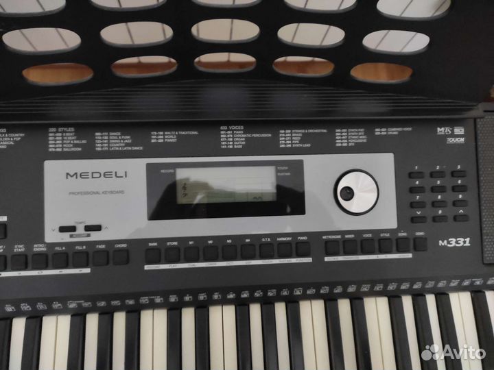 Продается синтезатор