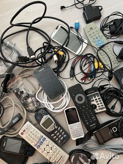 Зарядные устройства, телефоны и прочее