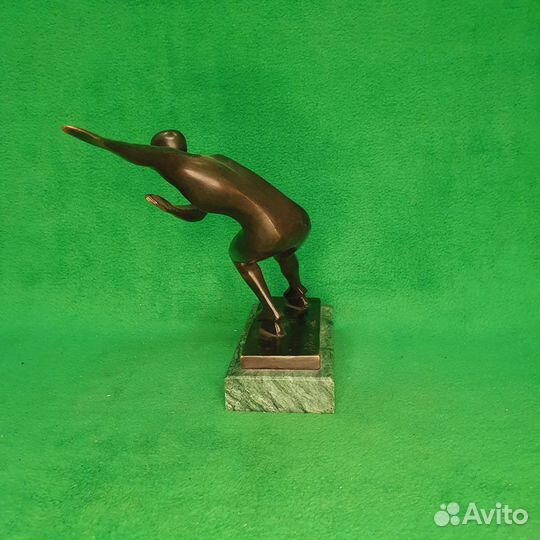 Статуэтка из бронзы Конькобежец. Модерн. Спорт