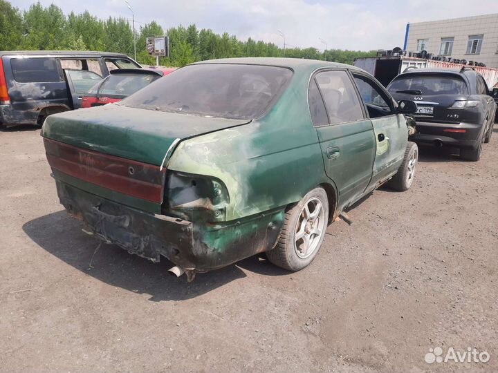 В распил Toyota Corona ST190