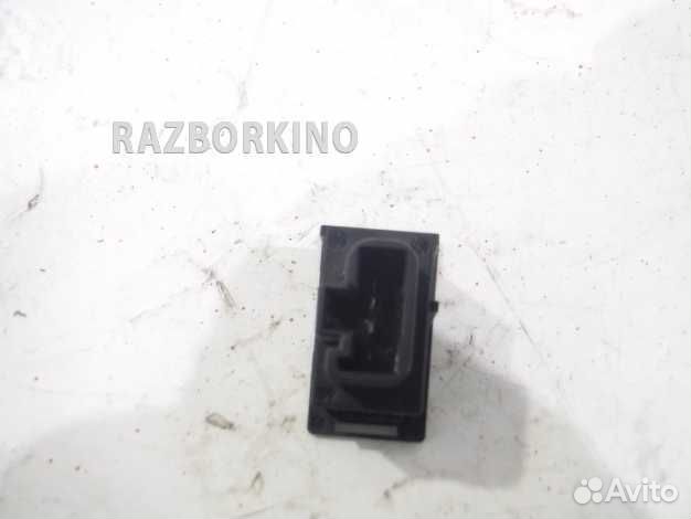 Кнопка открывания лючка бензобака