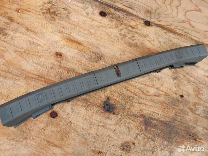 Панель замка багажника Toyota Prius 2