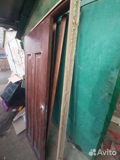 Дверь входная деревянная