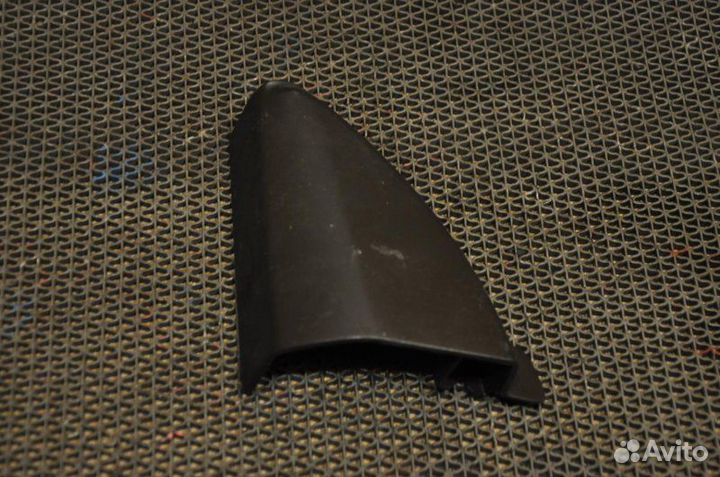 Уголок двери передний левый Chevrolet Cruze J305