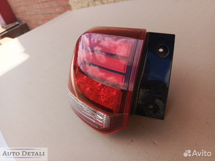 Фонарь задний левый в крыло Mitsubishi Outlander 3
