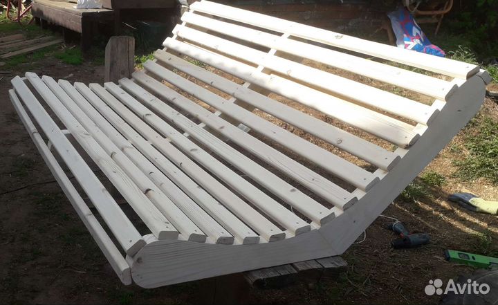 Садовые качели из дерева