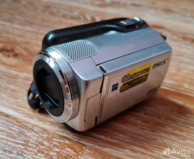 Видеокамера Sony DCR-SR67E