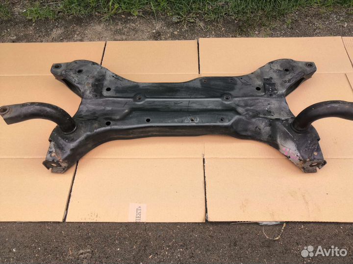 Балка передняя подрамник Mitsubishi Outlander XL