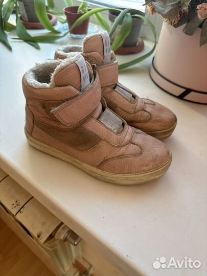 Продам ботинки на девочку зимние 33 р-р