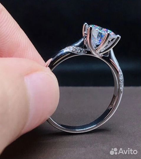 Кольцо с фианитом в серебре варианты