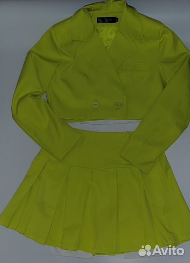 Костюм с юбкой