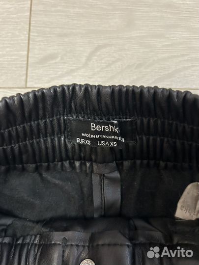 Брюки кожаные bershka