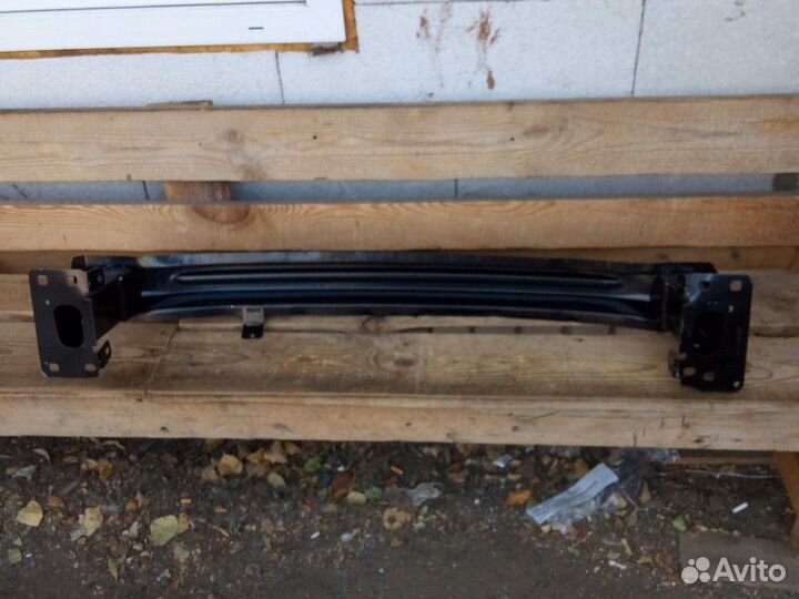 Усилитель бампера передний Фольксваген Поло