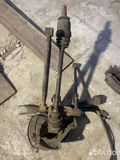 Ступица задняя левая Subaru Forester SF5