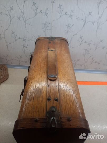 Старинный чемодан саквояж