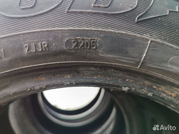 Goodyear UltraGrip 500 215/65 R16 98T