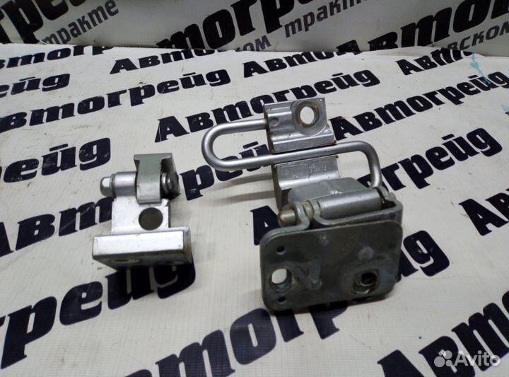 Петля дверная задняя правая Volkswagen Touareg 7LA