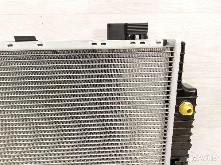 Радиатор охлаждения Mercedes E (W210) 2,0d