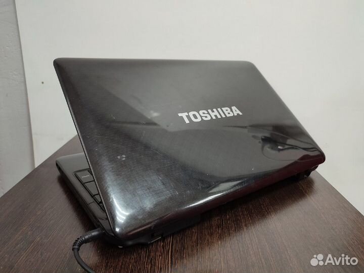 Ноутбук Toshiba AMD A4-3305M озу 4 гб HD 7400M