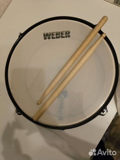 Барабан и пионерский галстук