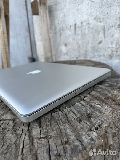 Apple MacBook Pro 17