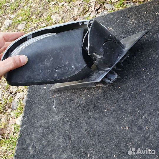 На запчасти Зеркало боковое правое renault fluence