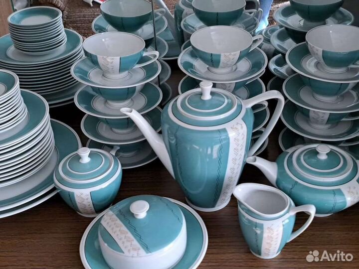 Фарфоровый чайно кофейный сервиз на 12 персон.гдр