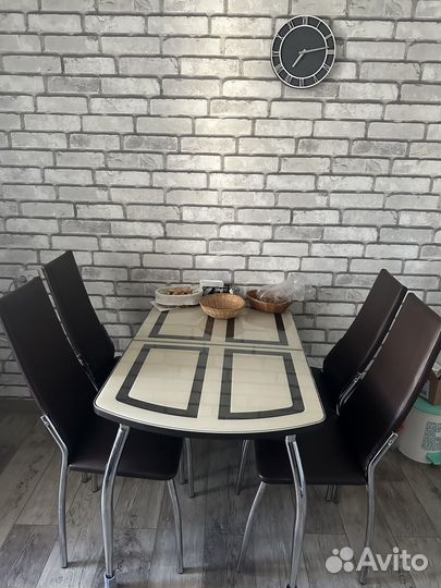 Стол со стульями на кухню