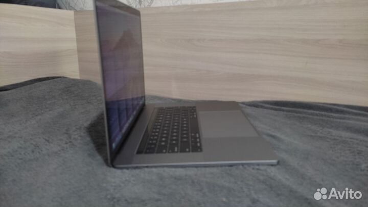 Macbook pro 15 2017 i7 16gb
