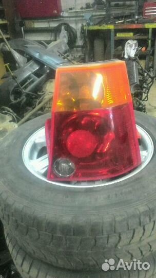 Фонарь задний правый Chrysler Pacifica 05