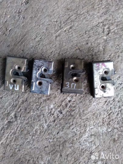 Замок дверей Audi 80 B3 B4