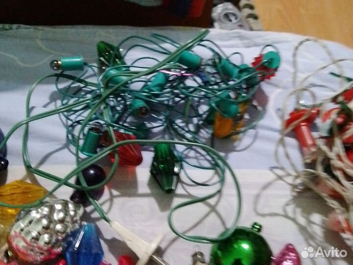 Новогодние игрушки, гирлянды