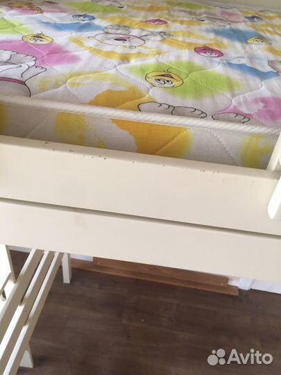 Кровать домик детская массив