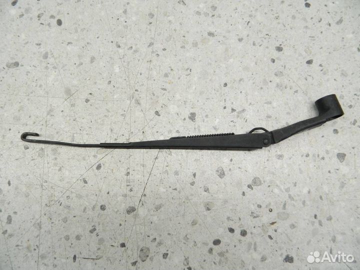 Поводок стеклоочистителя передний левый Mitsubishi