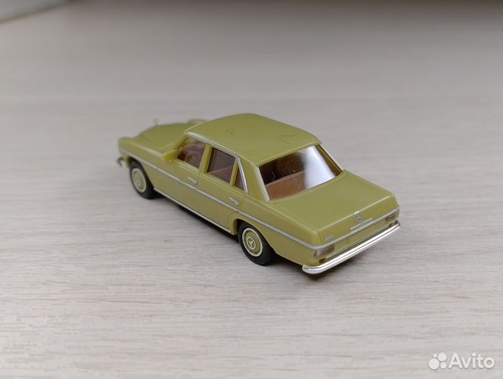 A26.1) Mercedes-Benz 200 (W108) 1965-1972 бледно-з