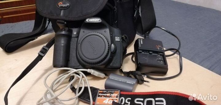 Зеркальный фотоаппарат Canon 50d