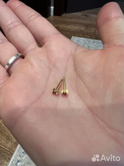 Первые позолоченные серьги для девочки