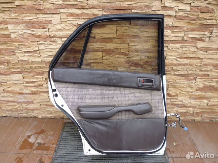 Тойота Карина 190 дверь задняя левая 1992-1998